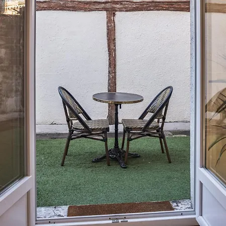 Champagne En Terrasse - Elégant Et Discret * Troyes