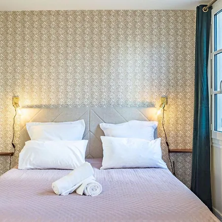 Champagne En Terrasse - Elegant Et Discret * تروي