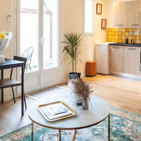 Champagne En Terrasse - Elégant Et Discret Appartement